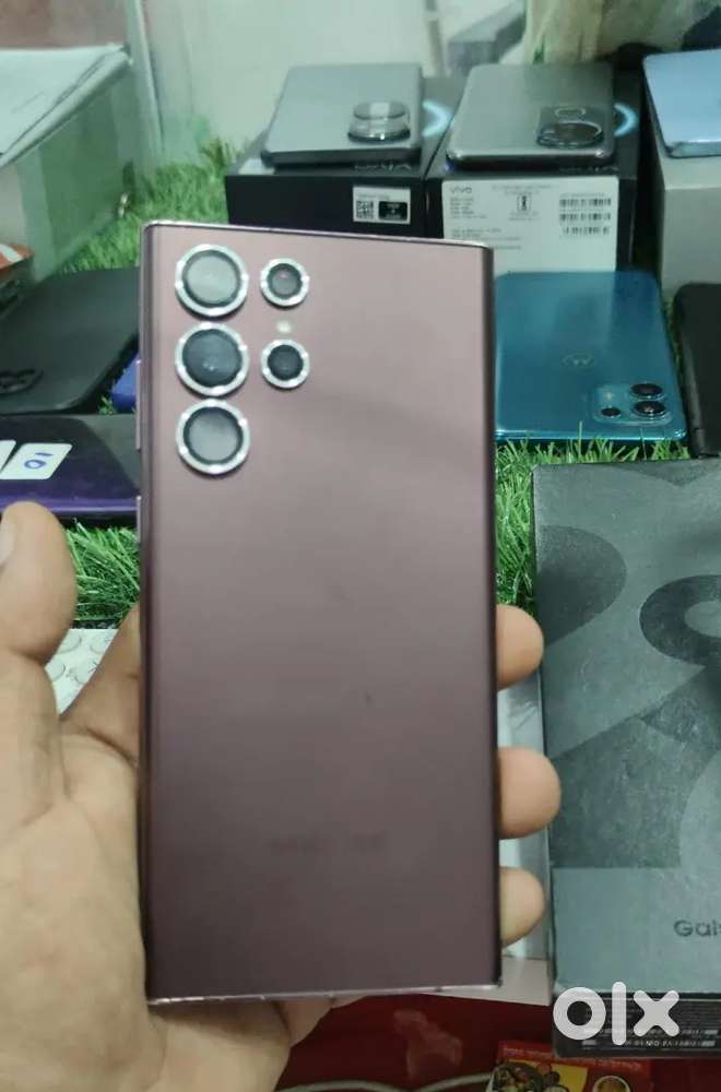 S22 ultra no problem only black spot front camera