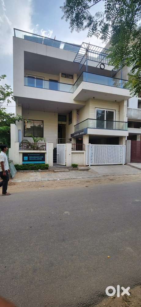 For Sale House 200 Gaj 40Ft 4+1 Bhk with 1st Floor Office Mansarovar
