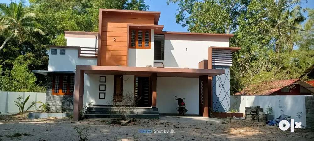 7 cent house in Alappuzha kalavoor for sale