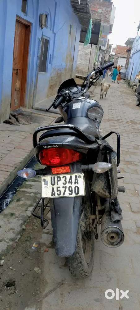Paison ki zarurat hai isi vajah se bike sell karni pad rhi hai.
