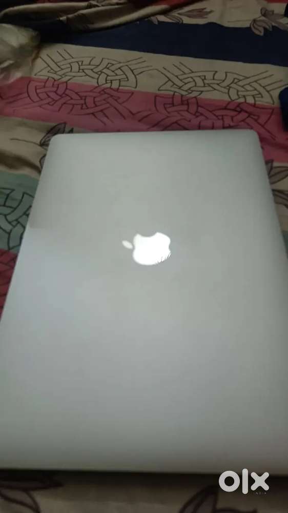 MACbook air 13 core i5 8gb ram 256gb ssd