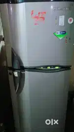 Double door refrigerator