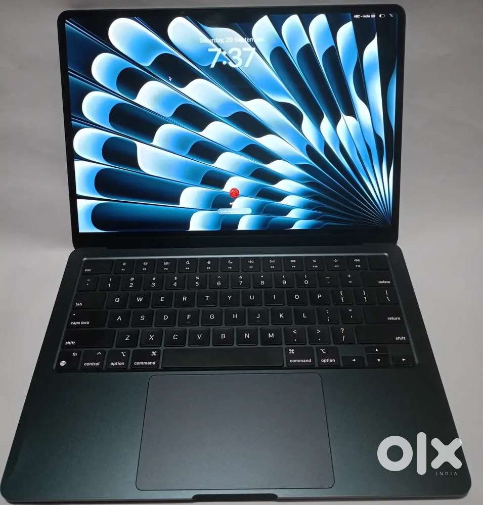 MacBook Air (M2) Midnight - Excellent Condition