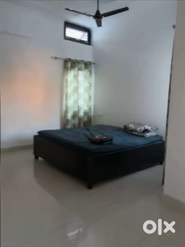Fully furnish very big room for rent in subhash nagar near graphic era