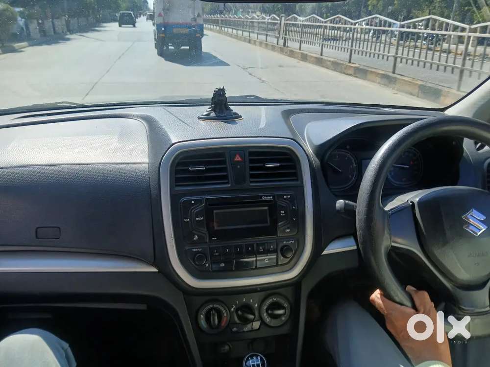 Breeza 1st owner gadi he jo singal hand chali he gadi ek dam new he