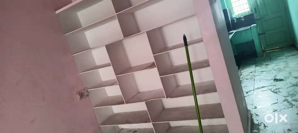 2bhk house 2nd floor, near main road for rent