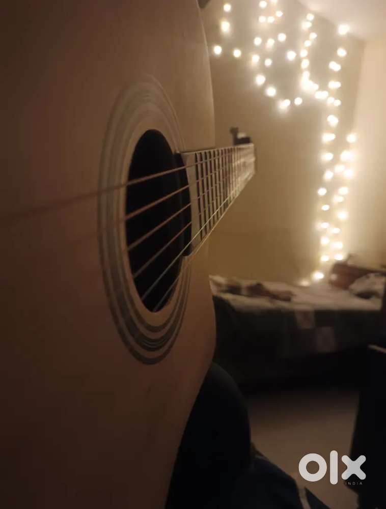 RVL-38C-LGP-NT Acoustic guitar Lindenwood ebony right hand orientation