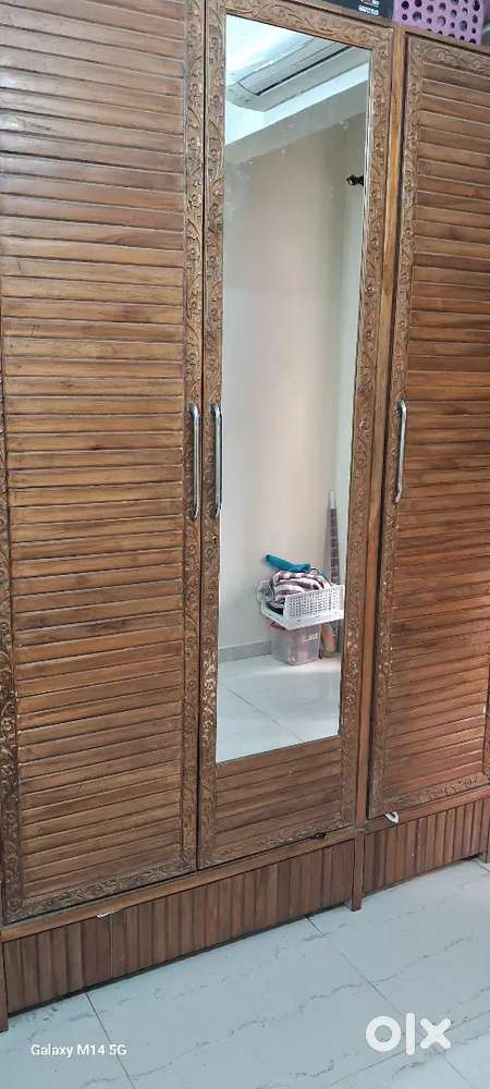 Durable pure wood wardrobe 3 door