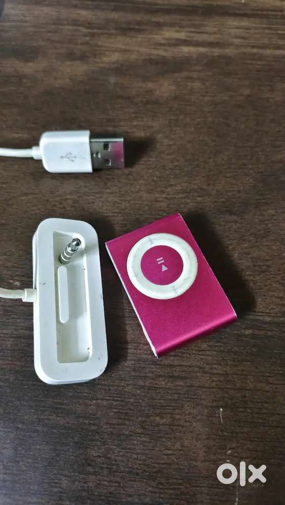 Apple ipod shuffle 2 GB with dock cable perfect working condition