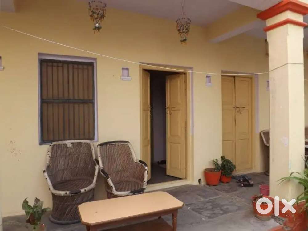 Girl roommate required