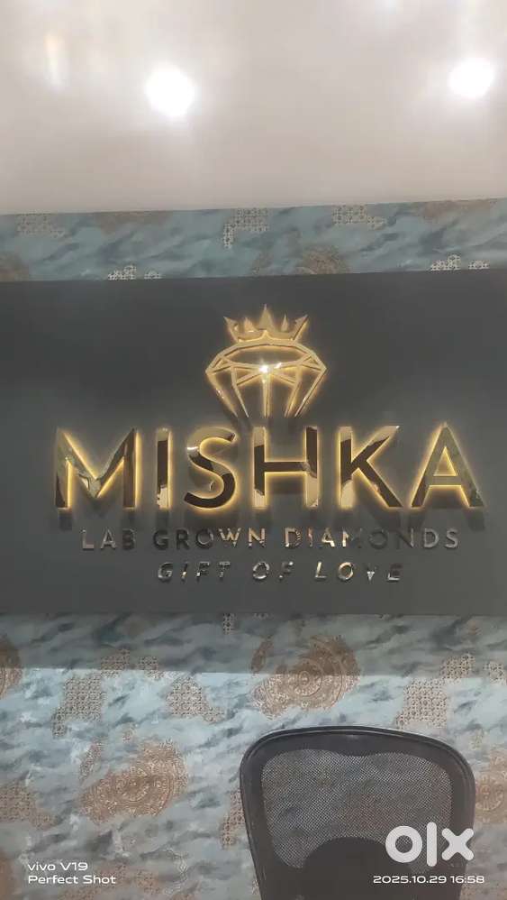 Sales executive (female)