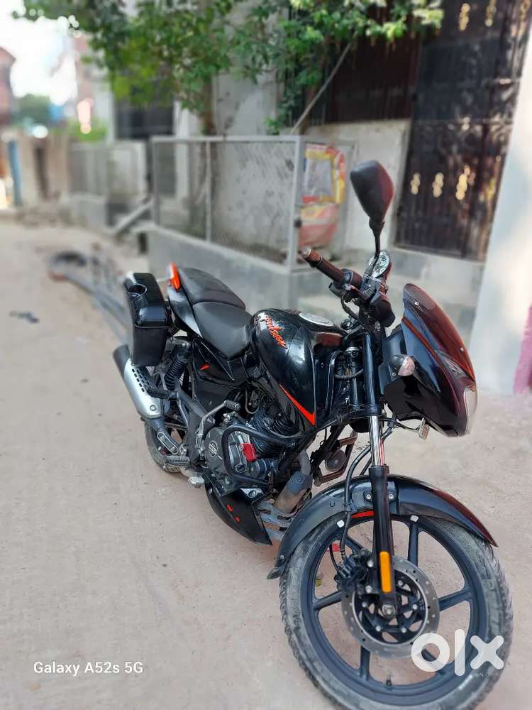 Bilkul  new bikehain Koi bhi problem Nahin Hai gadi ekadam new hain..