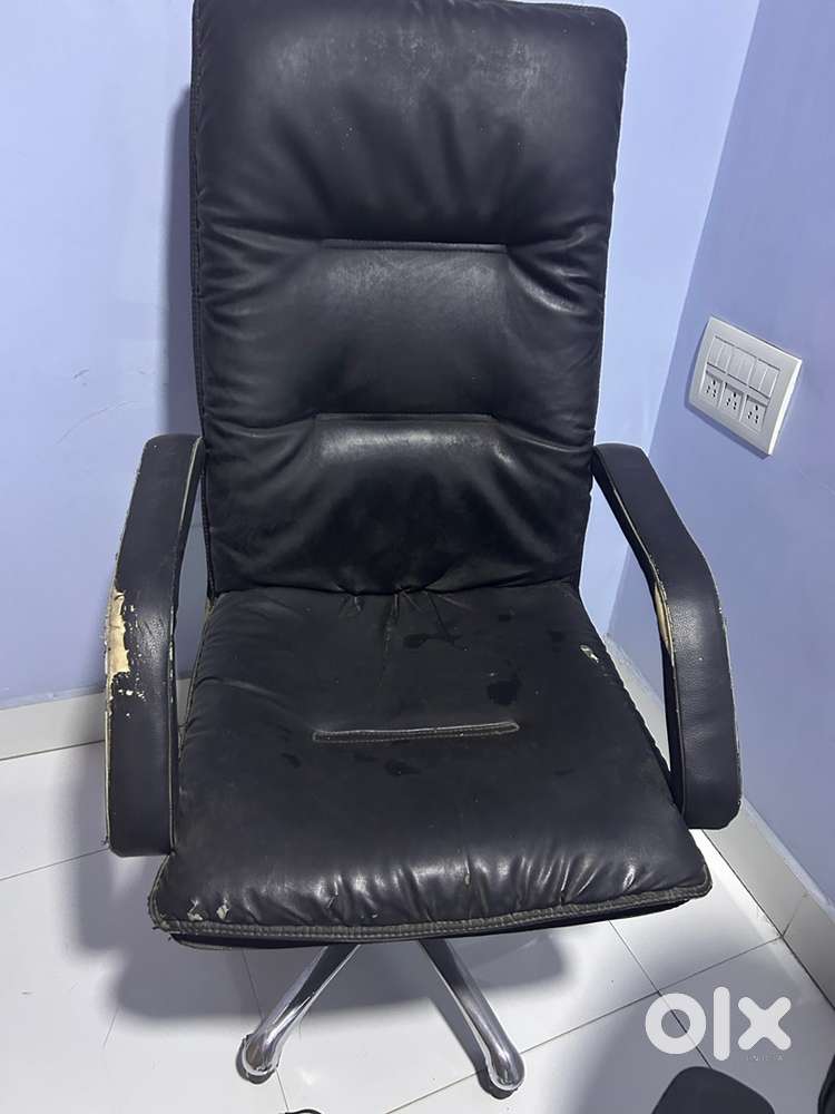 Another boss chair( big chair)