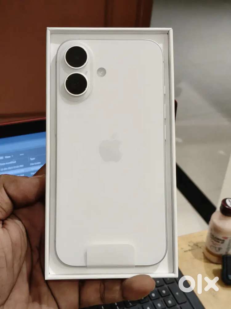 iPhone 16, pearl white