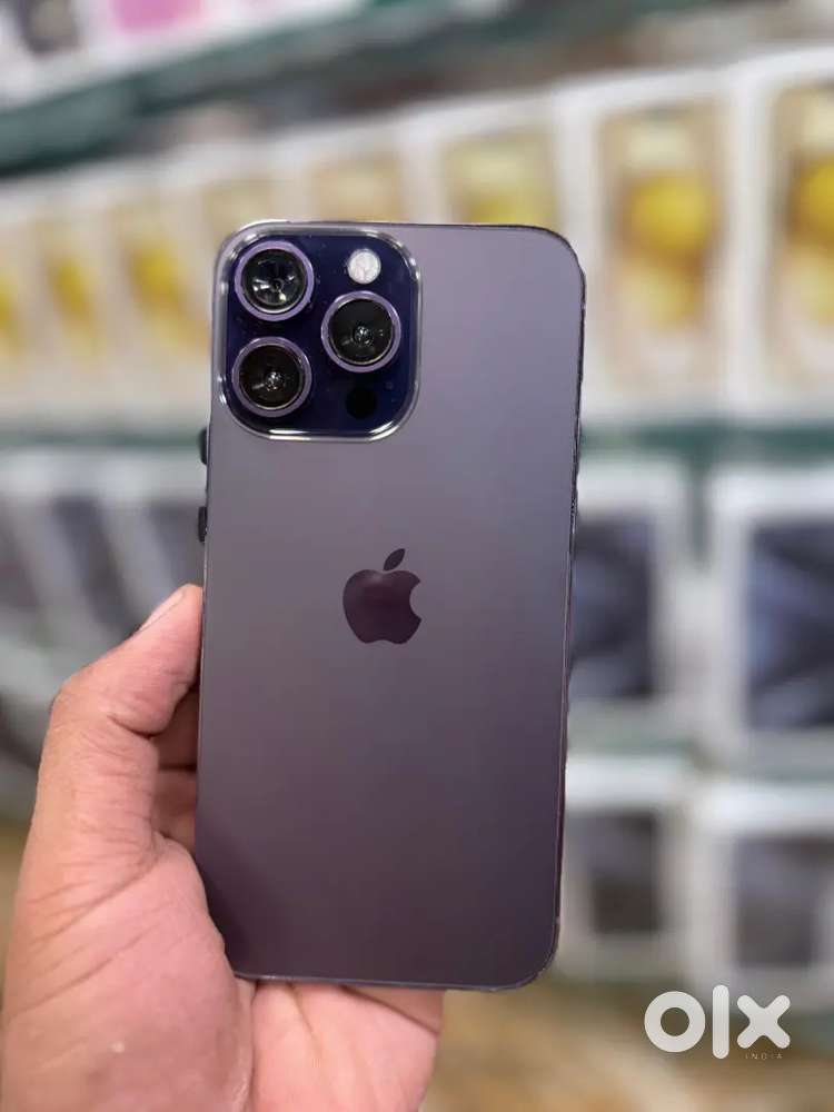 WE DEAL APPLE IPHONE REFURB VARIANTS WITH BEST PRICE WE HAVE  A STORE