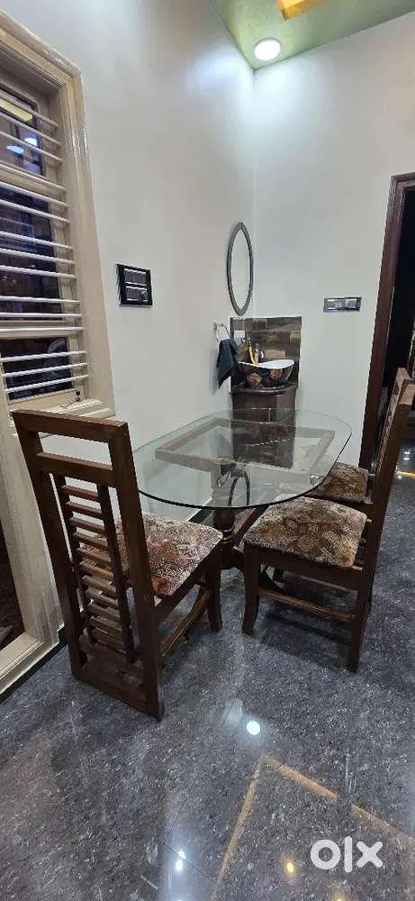 Dining table set