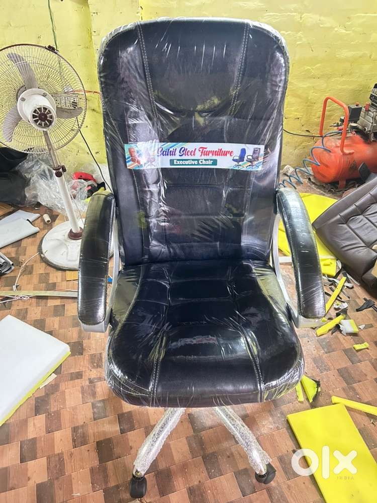Revolving office chair