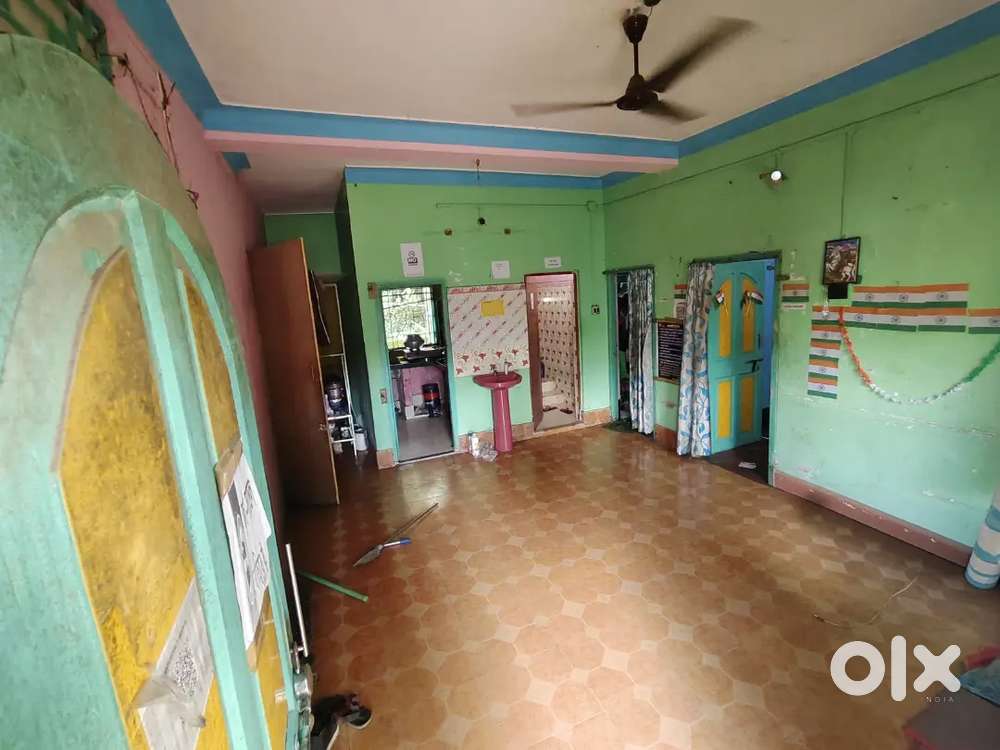 3bhk room with free and open parking space