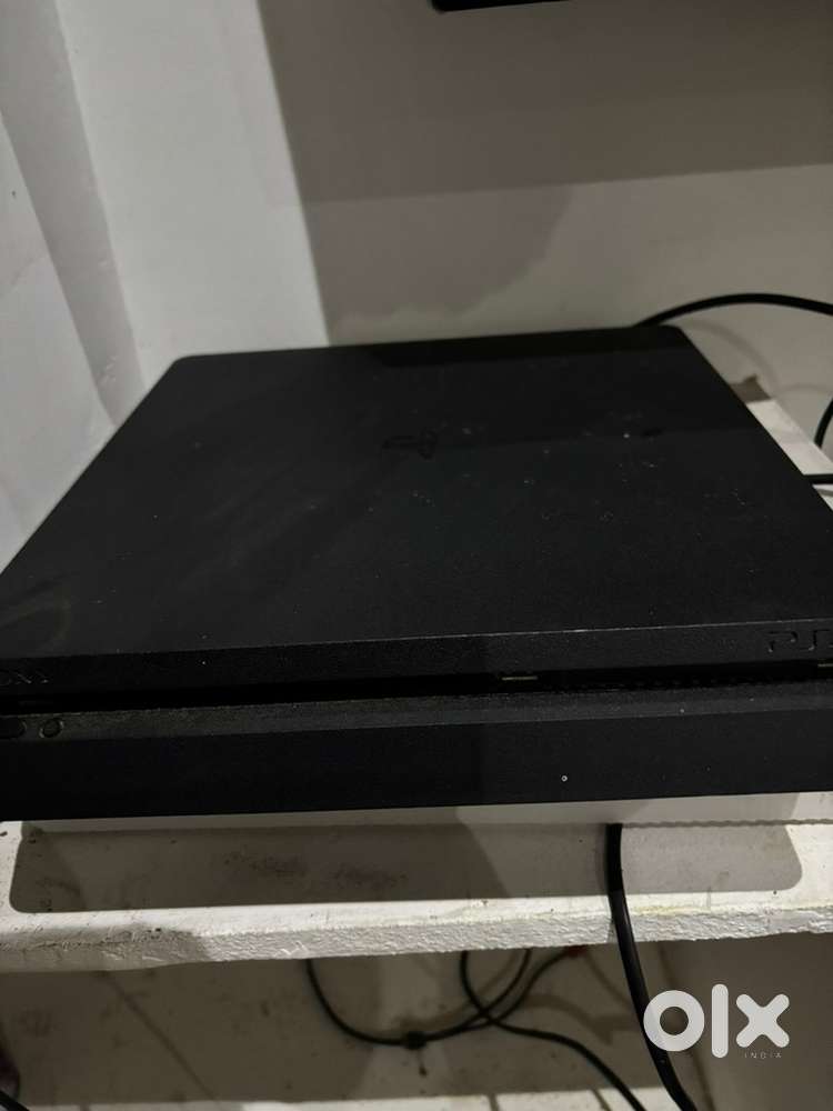 Sony PlayStation 4 Slim 1 TB Jet Black