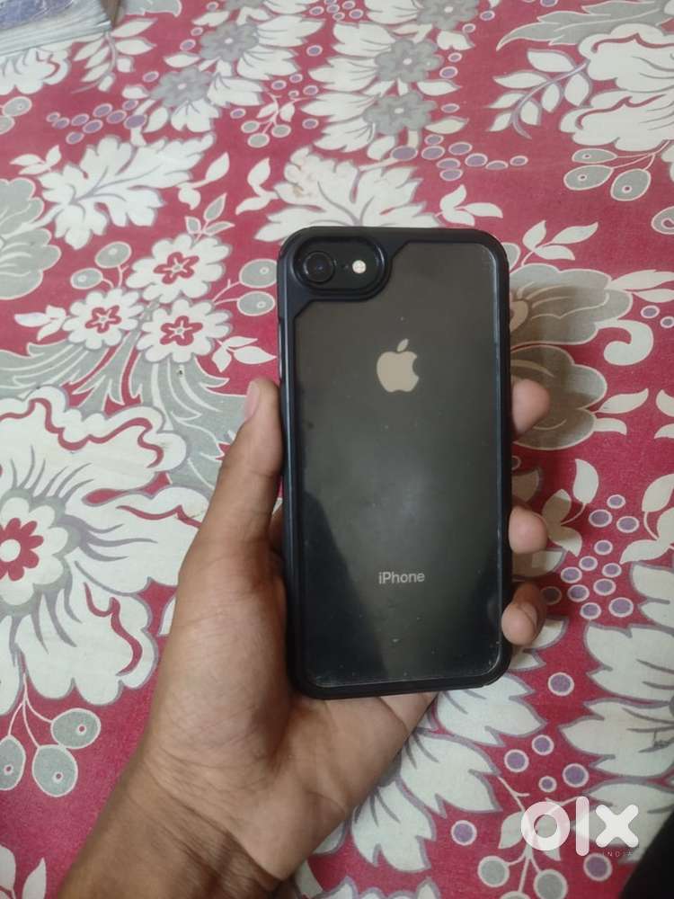 iPhone 8 storage /64 4g