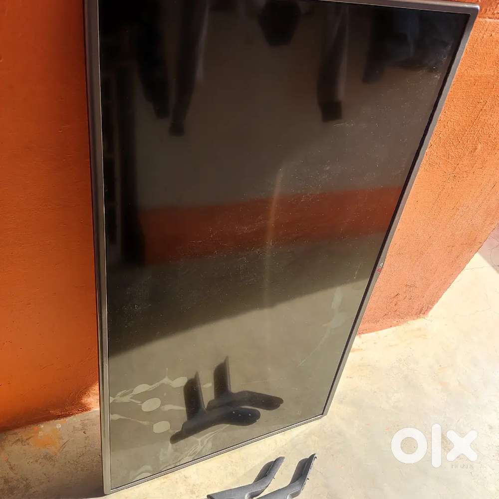 Lg 42 inches led tv  screen broken