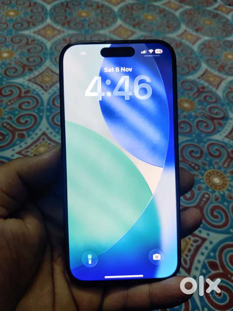 Selling iphone 15 pro 256 gb 2 year old condition 100%