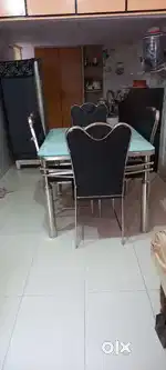 4 seater Dinning table