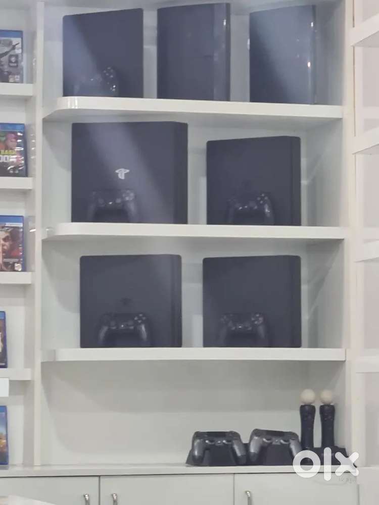 PS4 SLIM IN AWESOME CONDITION WITH ALL ACCESSORIES