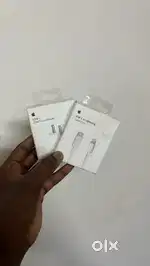 IPHONE ORIGINAL 20 WATS ADAPTOR &. CABLE SEALED