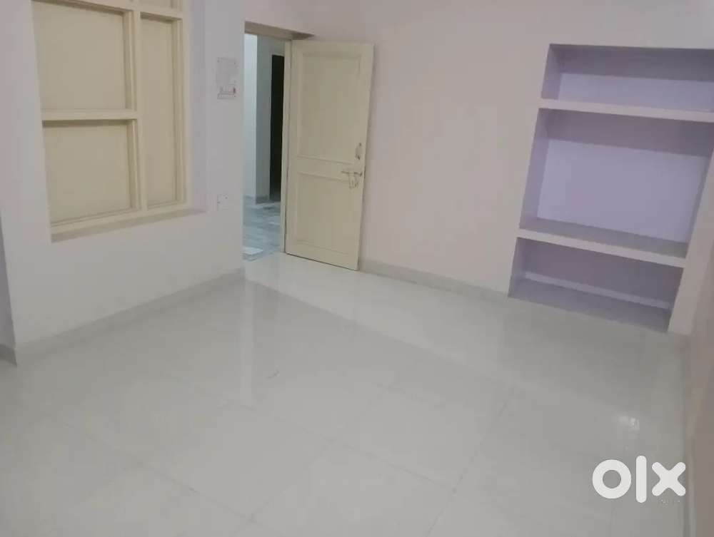 TO LET (THREE BHK SET FOR 15,000 MONTHLY RENT ON ROAD  GROUND FLOOR)