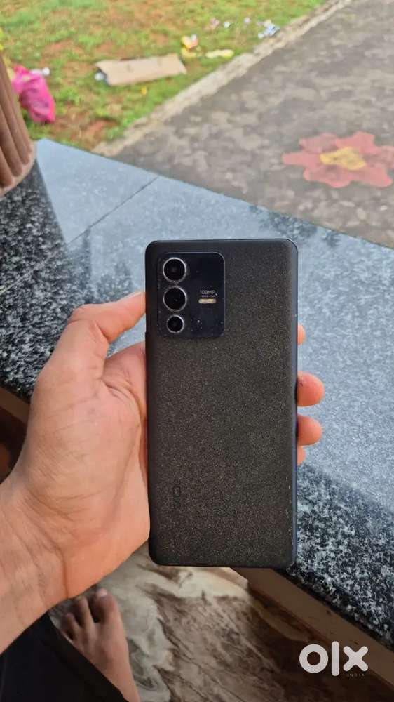 V23 pro 256GB storage