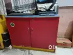 Selling 2 table come storage box