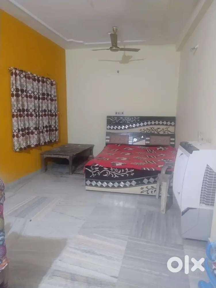 Female Sharing avilable