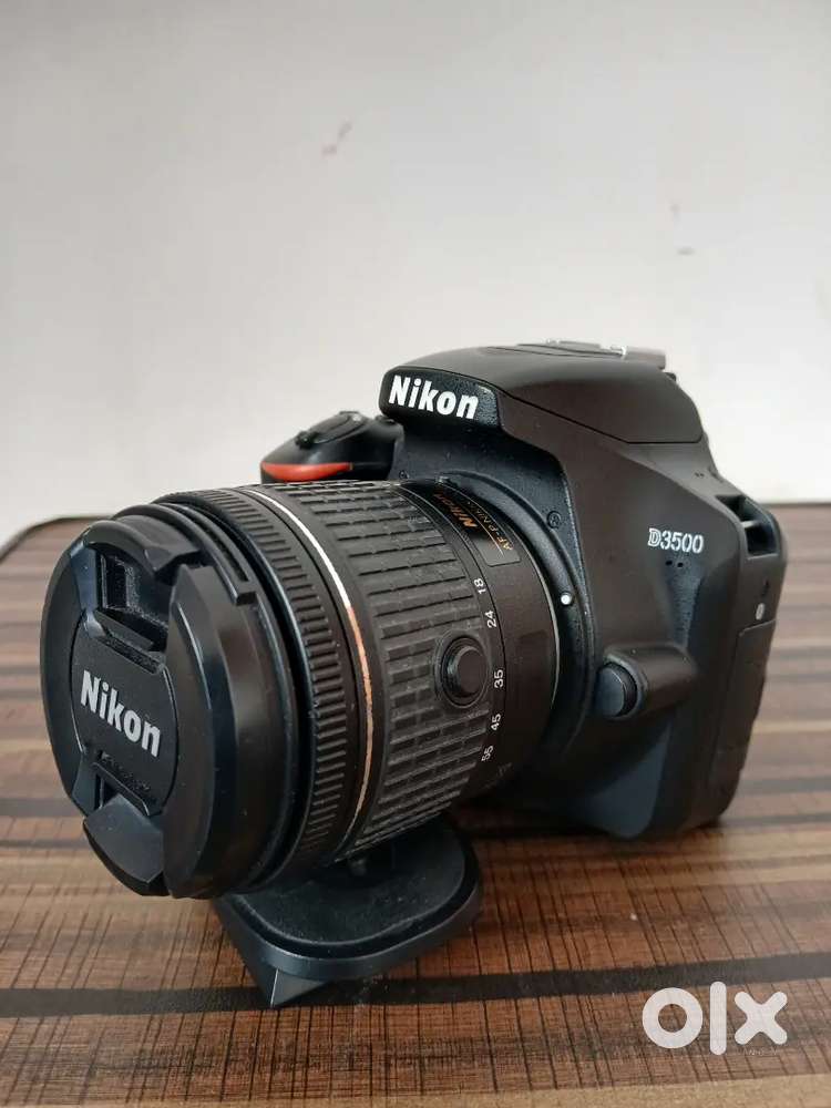 Nikon D3500 with Tripod