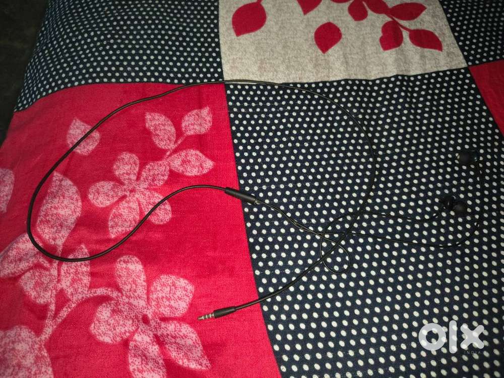 Boat BassHeads 100 in-Ear Headphones with Mic (Black) Amazon's Choice