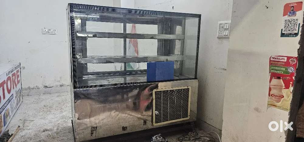 Display counter fridge. Glass deep fridge