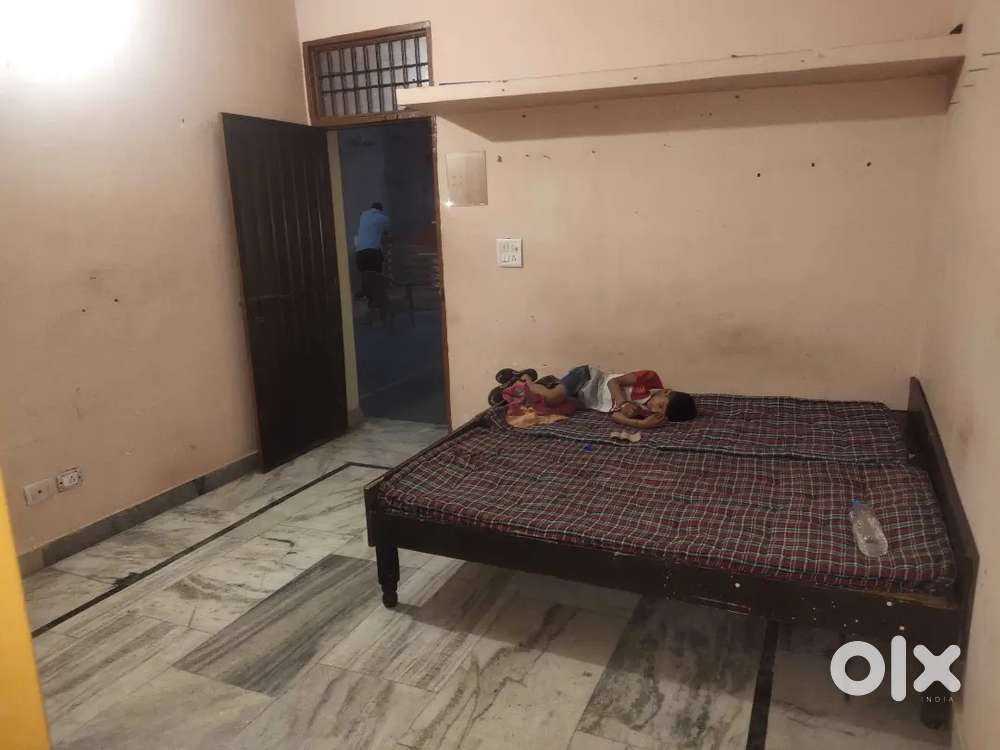 1 BHK Furnished  ROOM FOR RENT ON 1st floor Chd sec 26 shastri Nagar