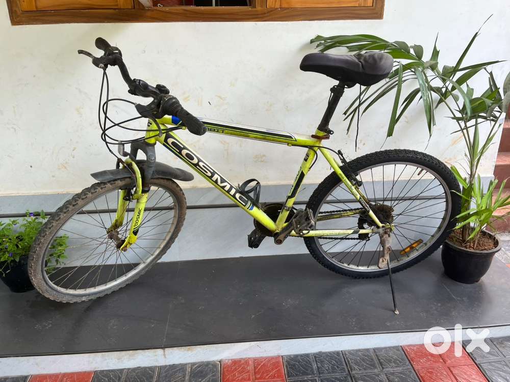 Cosmic Road Bike – Excellent Condition  Minor Front Suspension Issue