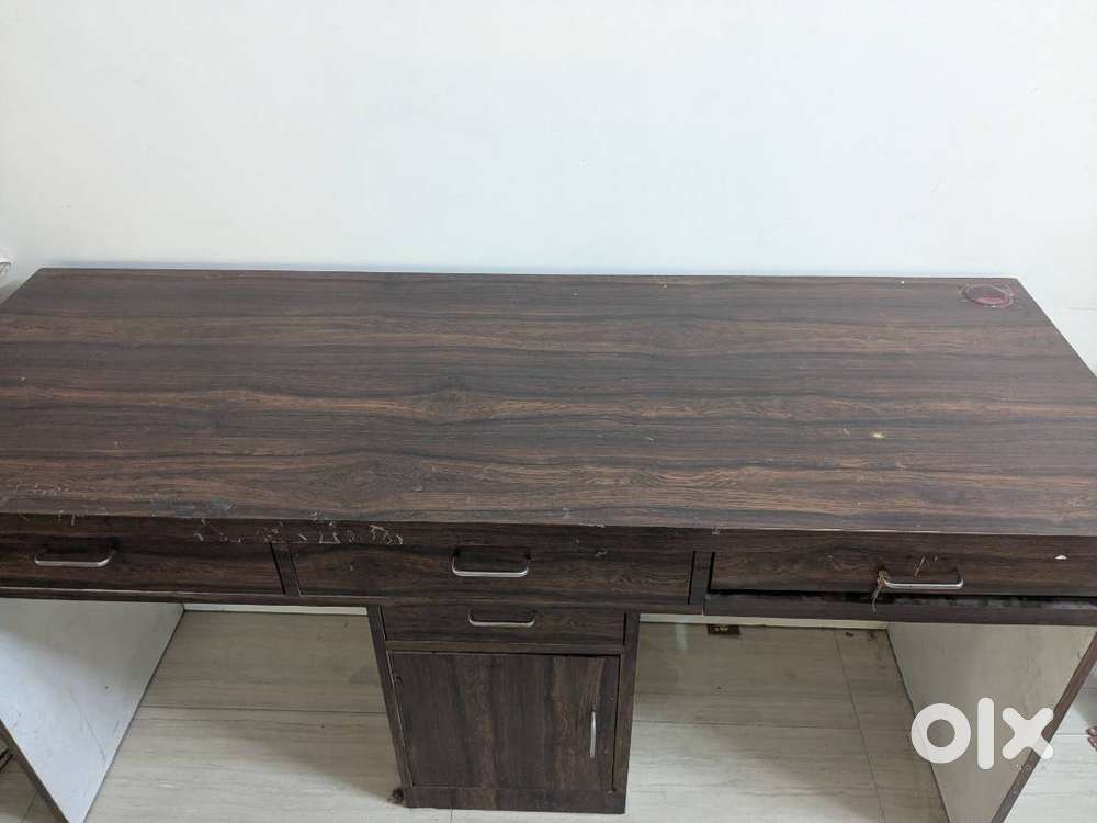 Table with drawers suitable for office, shop or home