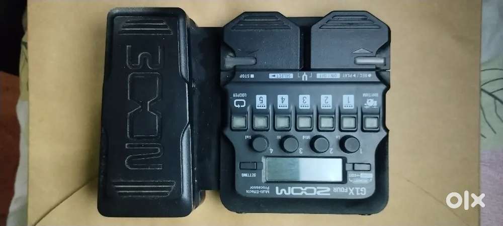 ZOOM G1X FOUR multi-effects guitar processor
