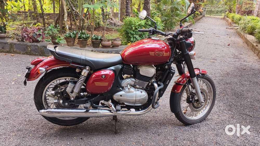 Jawa 42 comet red colour dual abs