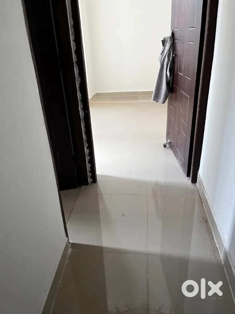 3 bhk spacious flat with 2 balcony and dining area in the hall