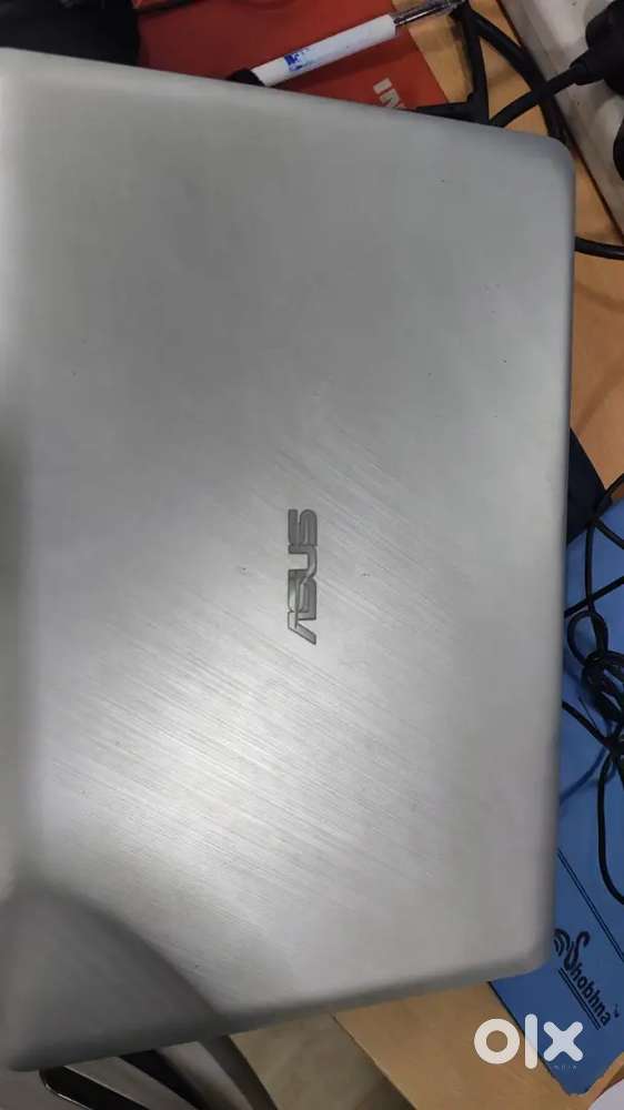 Leptop asus