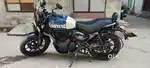 Royal Enfield Hunter 350 Rebel blue top model