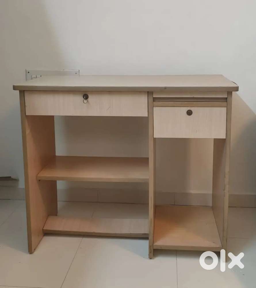 Computer/Office/Study Table