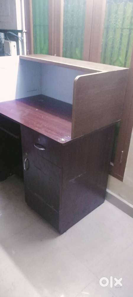 Computer table