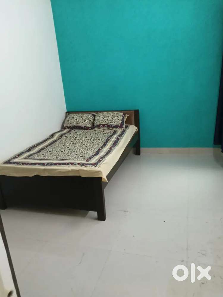 1 bhk semi furnished flat rent out