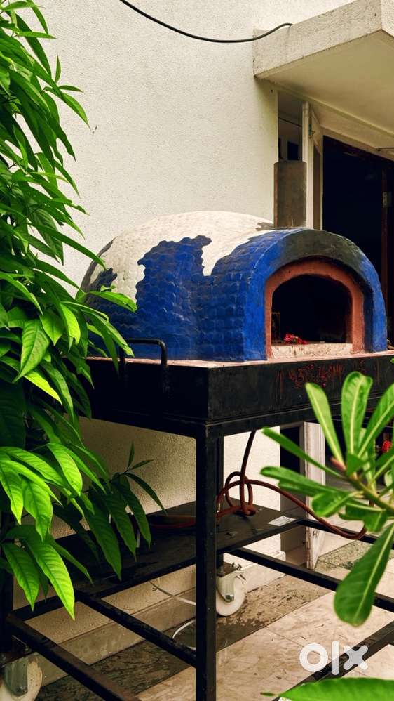 Woodfired / Gas operated Pizza Oven