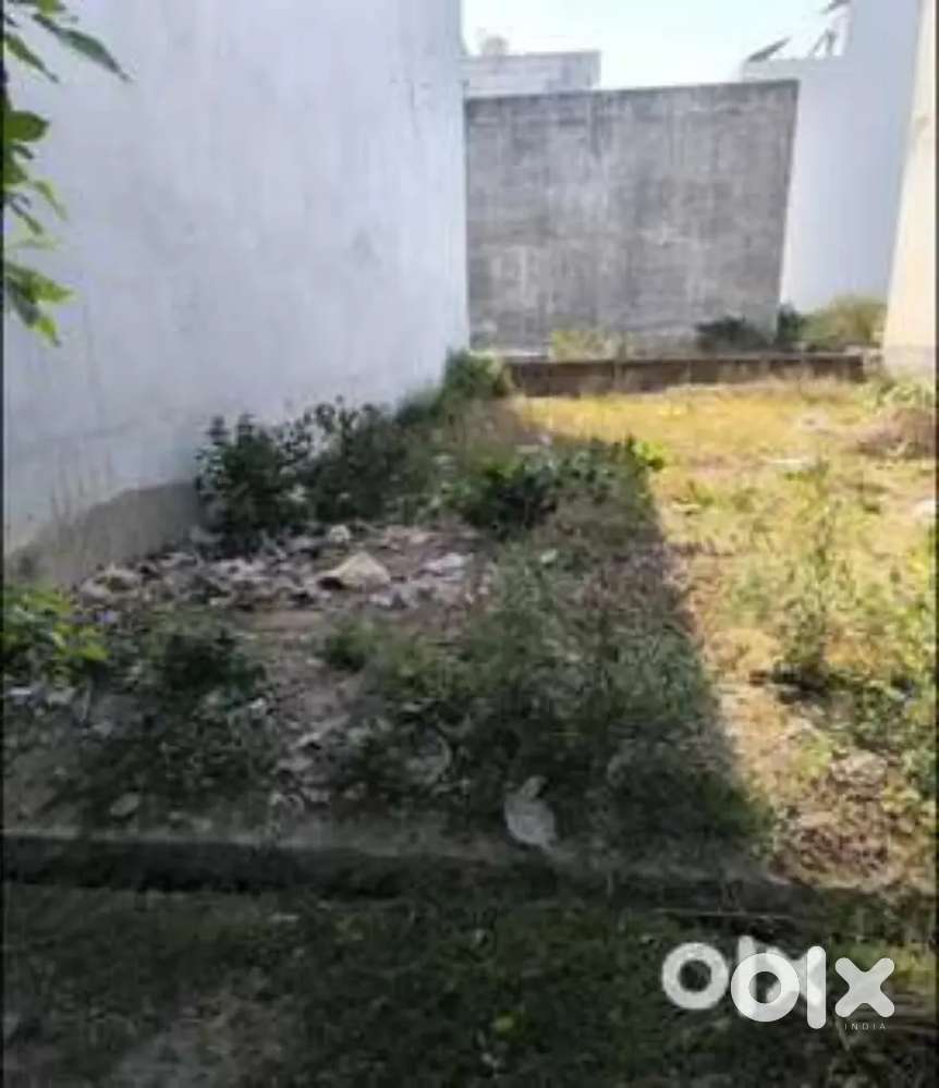 Park facing 90 mts plot