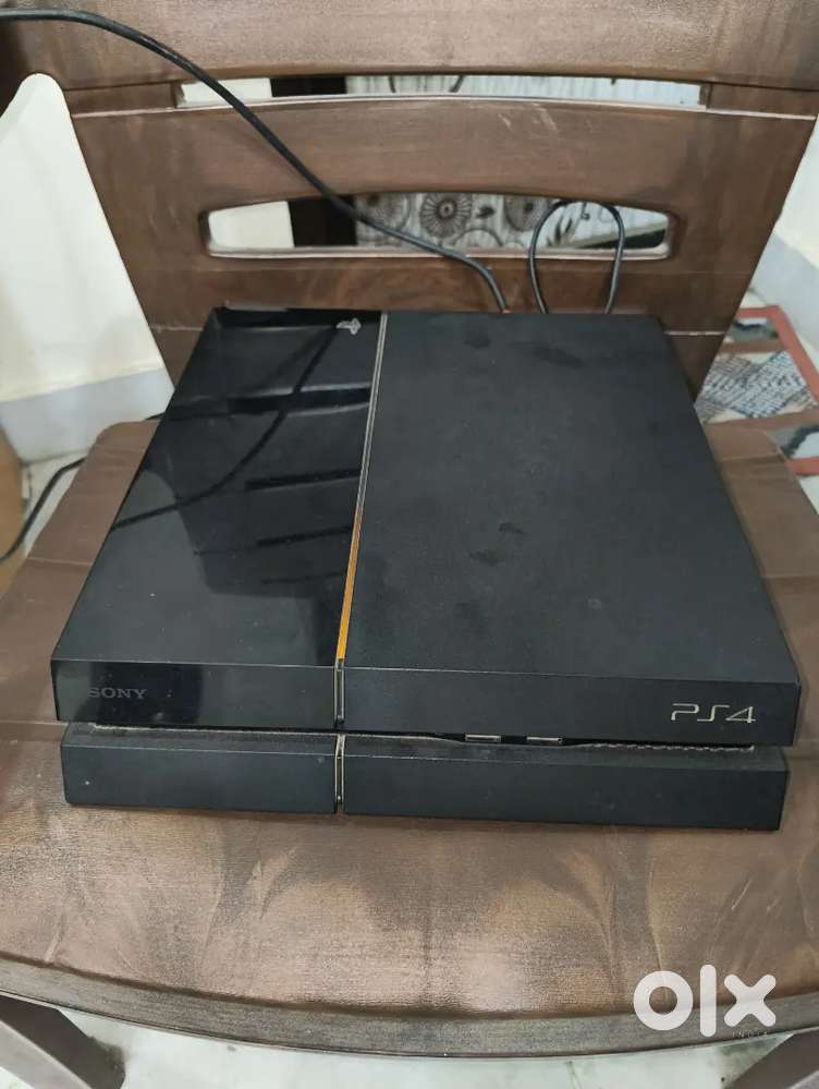 PS4 Fat Never Repaired Superb Condition with two original controller